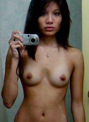 THAI WOMEN SELFIES 8 of 20 pics