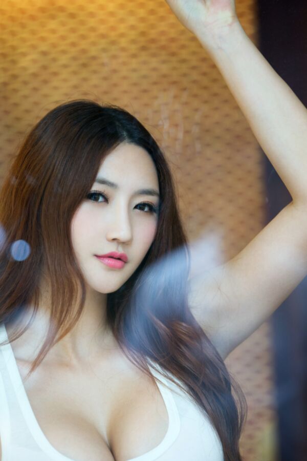Asian Models- Wang Ming Ming 5 of 39 pics