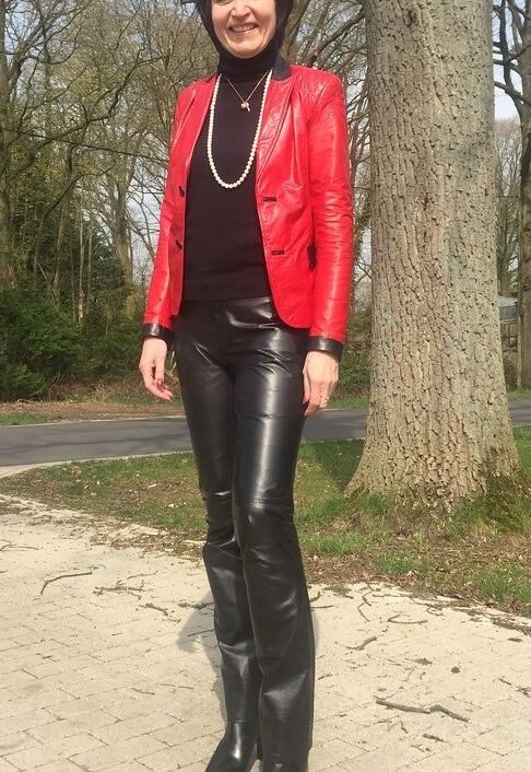 Beautiful mature Lady in leather and boots 13 of 24 pics