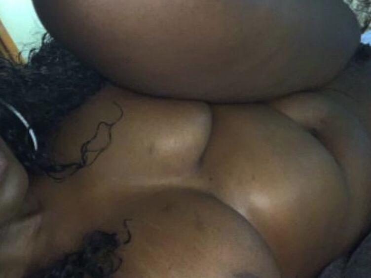 Amateur Black Ladies 24 of 55 pics