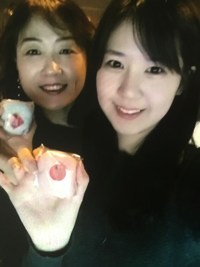 Degrade this Korean mom and daughter- Jihye and Hyemin 3 of 12 pics