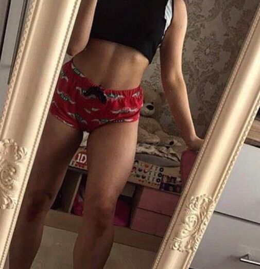 Muscular teen Kayleigh will crush you with her massive thighs 20 of 24 pics