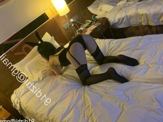 Chinese Girlfriend Fucking for Money in a Hotel  18 of 38 pics