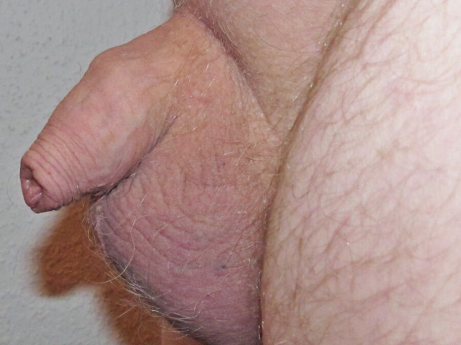 small mini micro penis - kleiner winziger Pimmel - Nuded Photo.