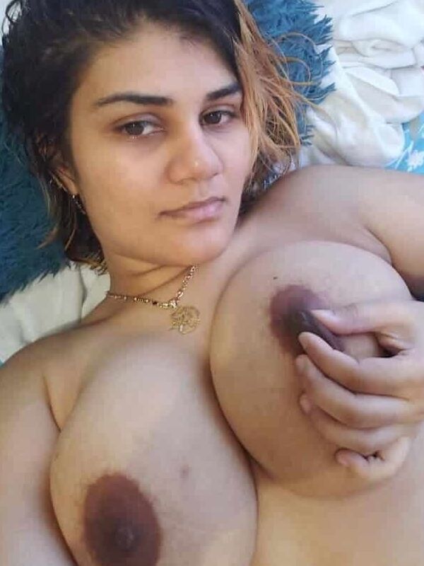 Chubby Teen With Huge Tits And Dark Nipples Take Shelfies 15 of 32 pics