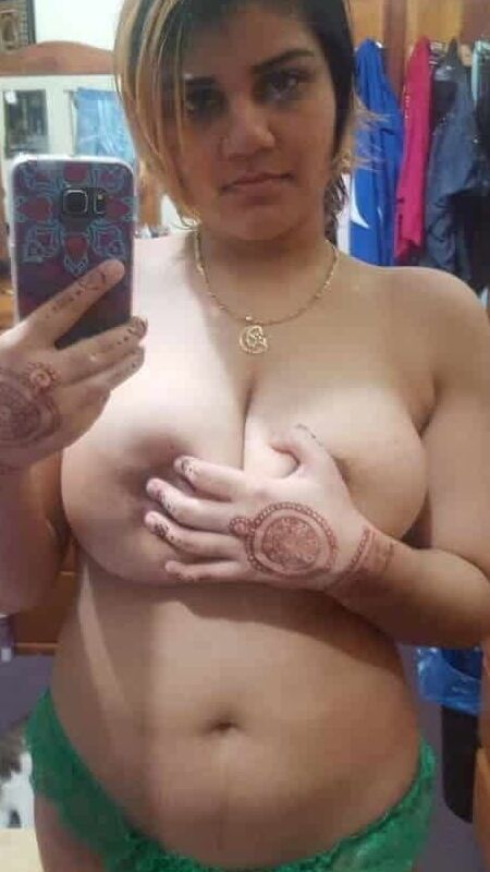 Chubby Teen With Huge Tits And Dark Nipples Take Shelfies 3 of 32 pics