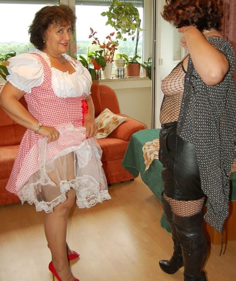 Roswita lässt sich ihr Dirndl kürzen 18 of 222 pics