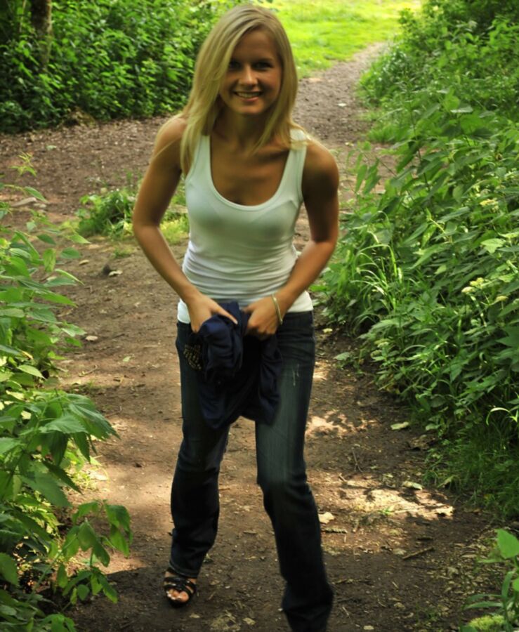 SVEA ~ TEASING OUTDOORS 21 of 184 pics