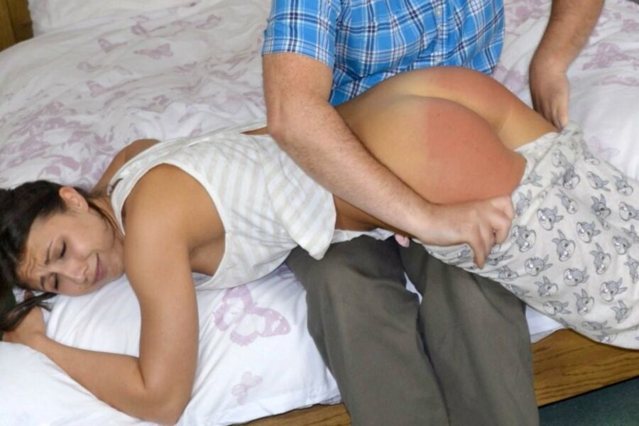 Zu Hause gibts Haue! Spanked at home 14 of 176 pics