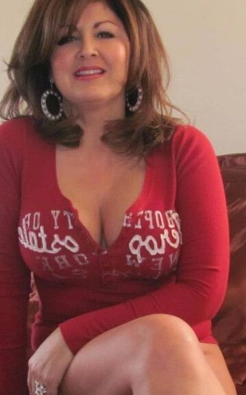 Motherly love mature cleavage IIII 13 of 24 pics