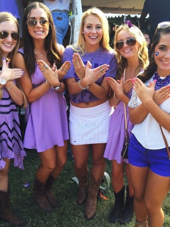 Sorority Girls in Groups: Who do you like? & What would you Do? 5 of 24 pics