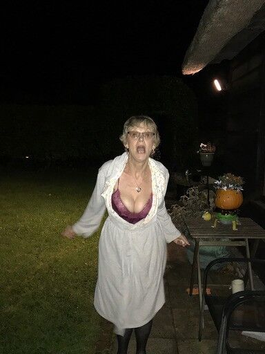 Motherly love mature cleavage IIIII 24 of 24 pics