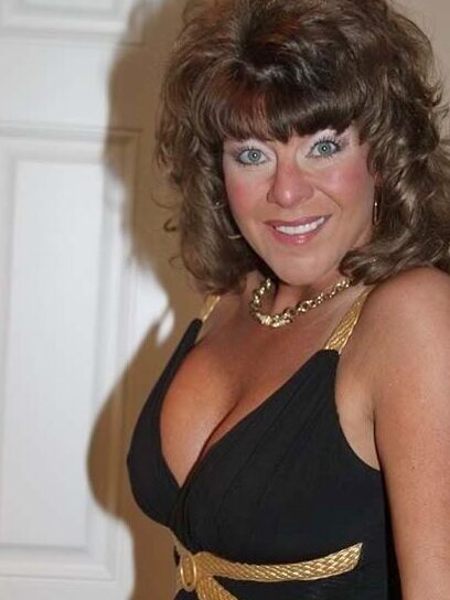 Motherly love mature cleavage IIIIII 21 of 29 pics