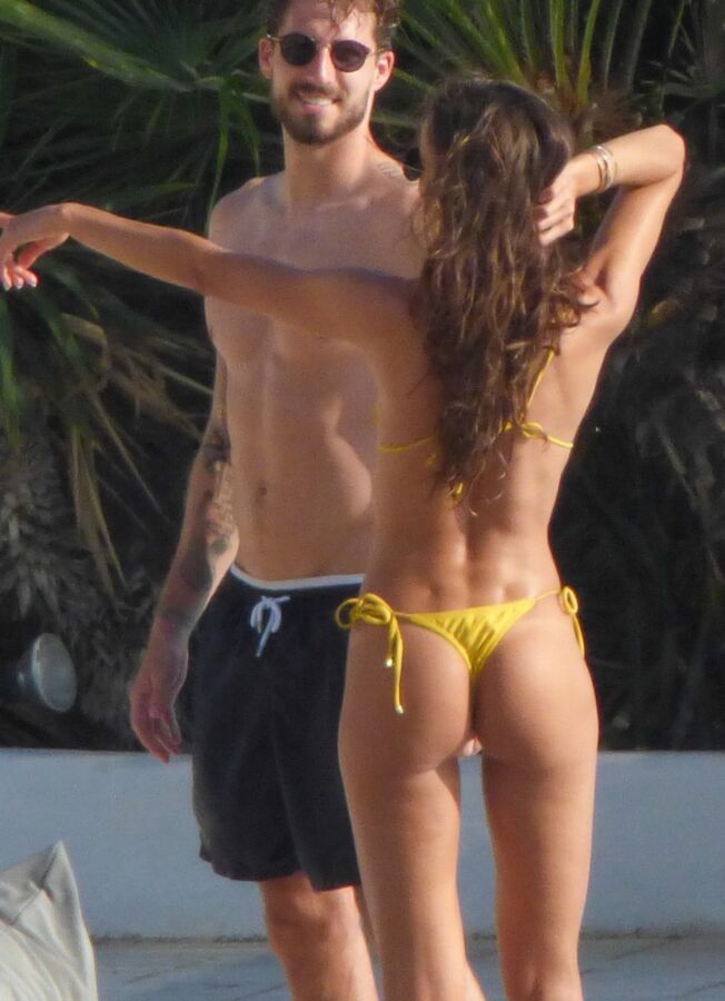 Izabel Goulart 22 of 38 pics