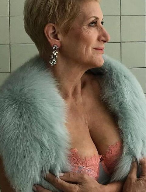 Motherly love mature cleavage IIIII 1 of 24 pics