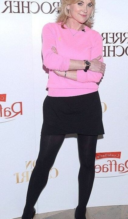 Anthea Turner - B-List Mature UK TV Presenter in Pantyhose 12 of 20 pics