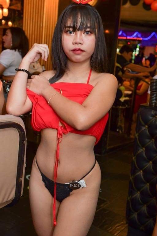 Thai Bargirl Earn Pattaya 24 of 33 pics