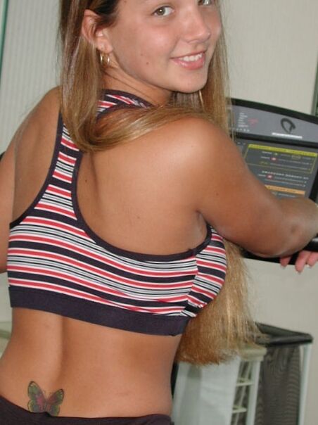 teen with nice rack at the gym 3 of 37 pics