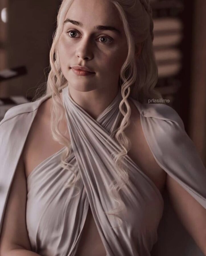 Goddess Emilia Clarke 2 of 15 pics