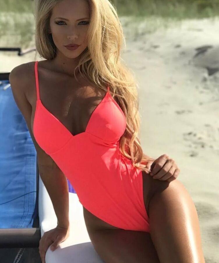 Blonde Bikini model Amanda Taylor 2 of 3 pics