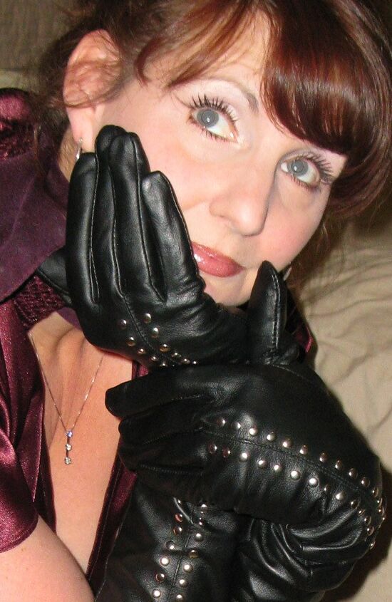 Mistress Lisa Leather 3 of 30 pics