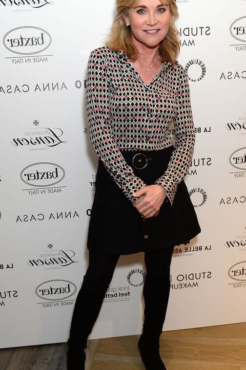 Anthea Turner - B-List Mature UK TV Presenter in Pantyhose 11 of 20 pics