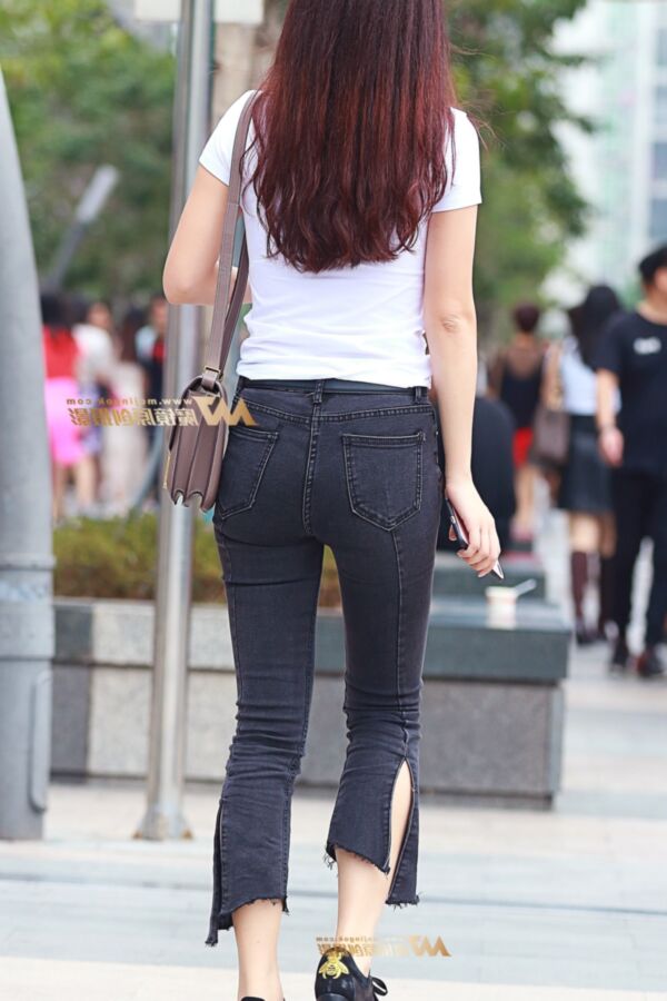 Voyeur: Chinese jeans asses, my huge turn on. 19 of 50 pics