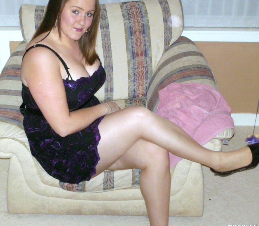 Crossed Legs: how to adorn an armchair 17 of 530 pics