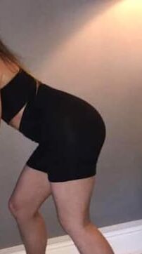 some ass on this girl 3 of 3 pics