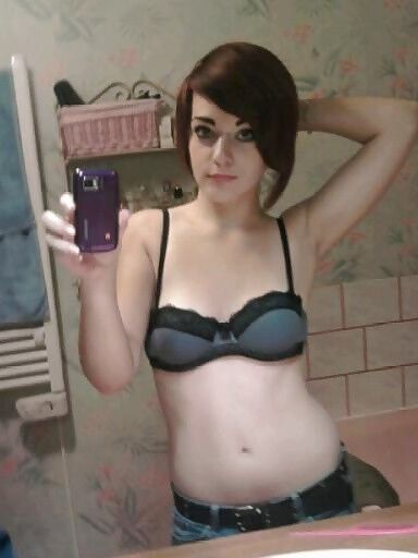 Hot Emo Teen 8 of 64 pics