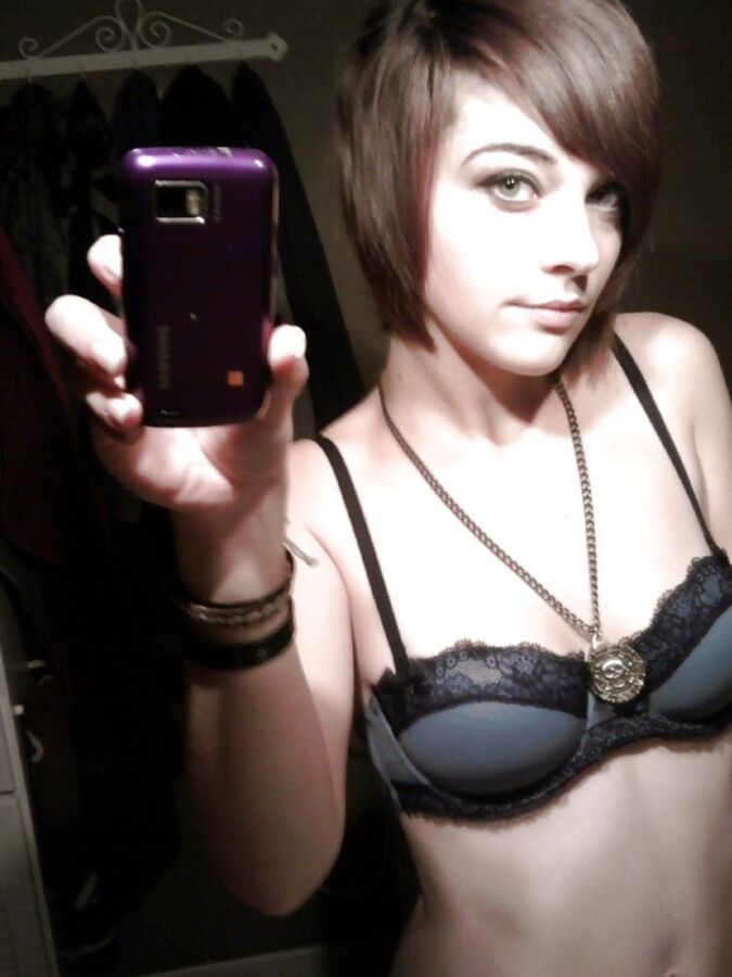 Hot Emo Teen 22 of 64 pics