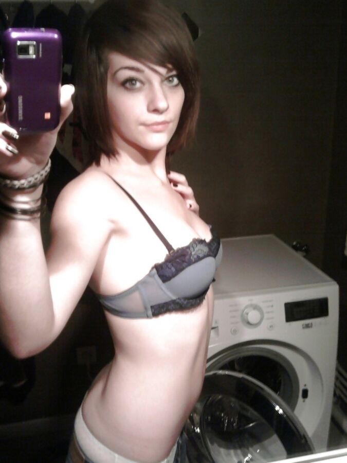 Hot Emo Teen 18 of 64 pics