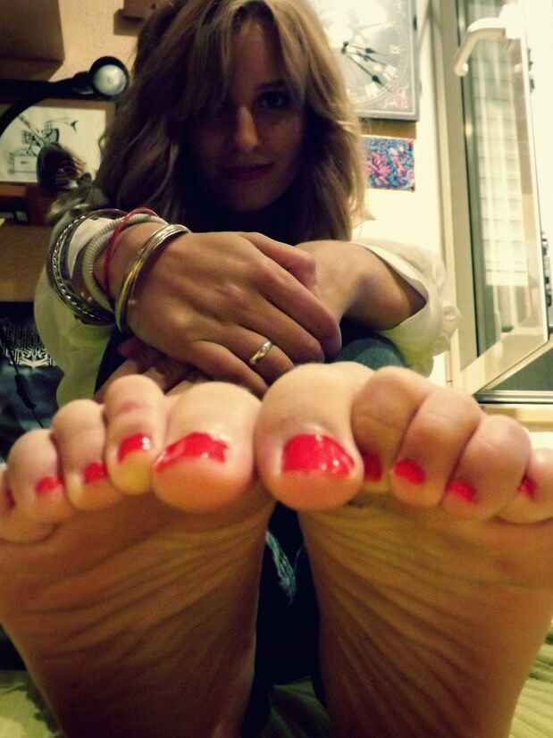 Saras cute little feet 20 of 96 pics