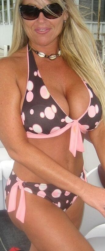 Cleavage: Bikini top boobs cleavage 6 of 23 pics