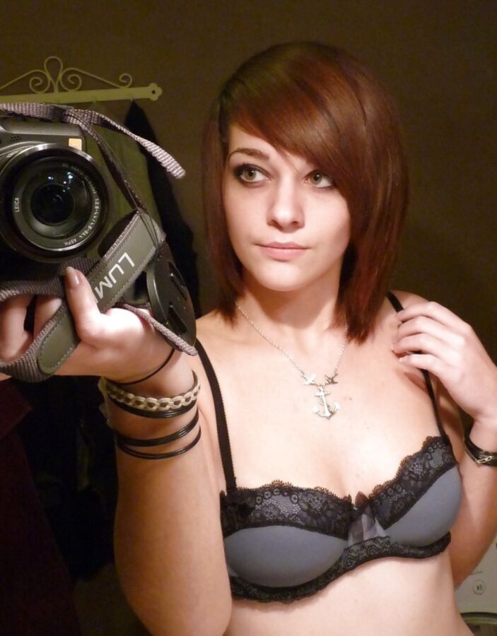 Hot Emo Teen 14 of 64 pics