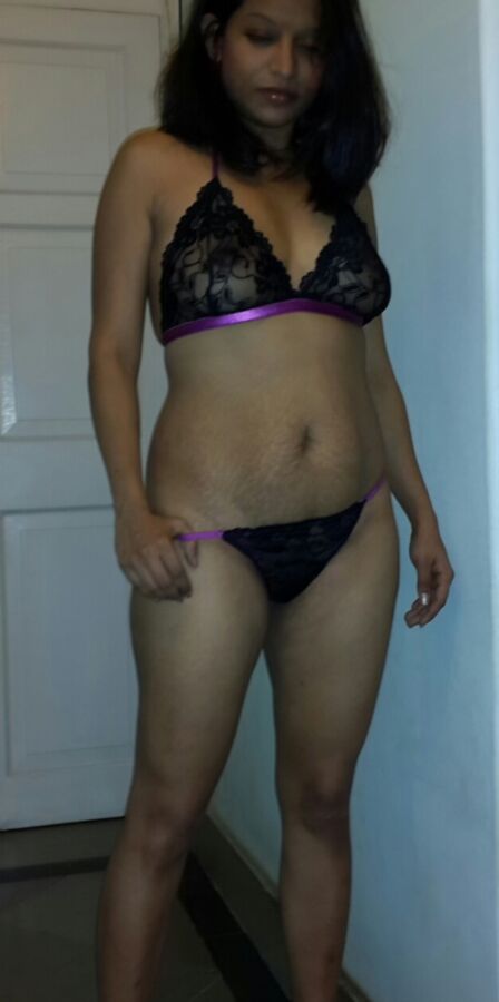 Daring Indian Wife 5 of 14 pics