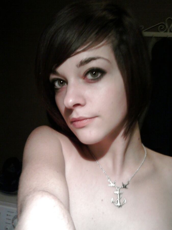 Hot Emo Teen 19 of 64 pics