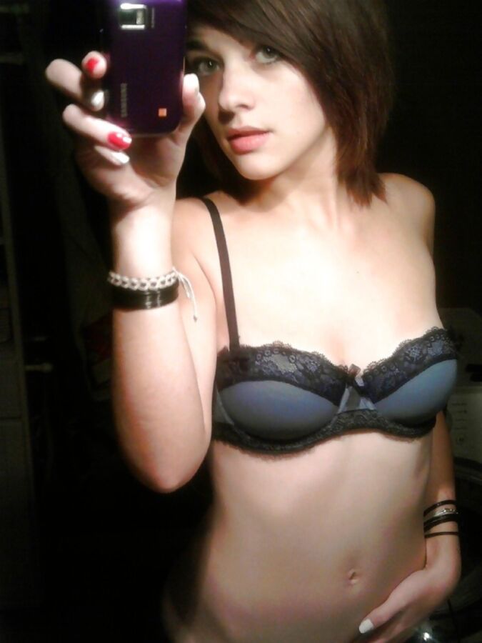 Hot Emo Teen 24 of 64 pics