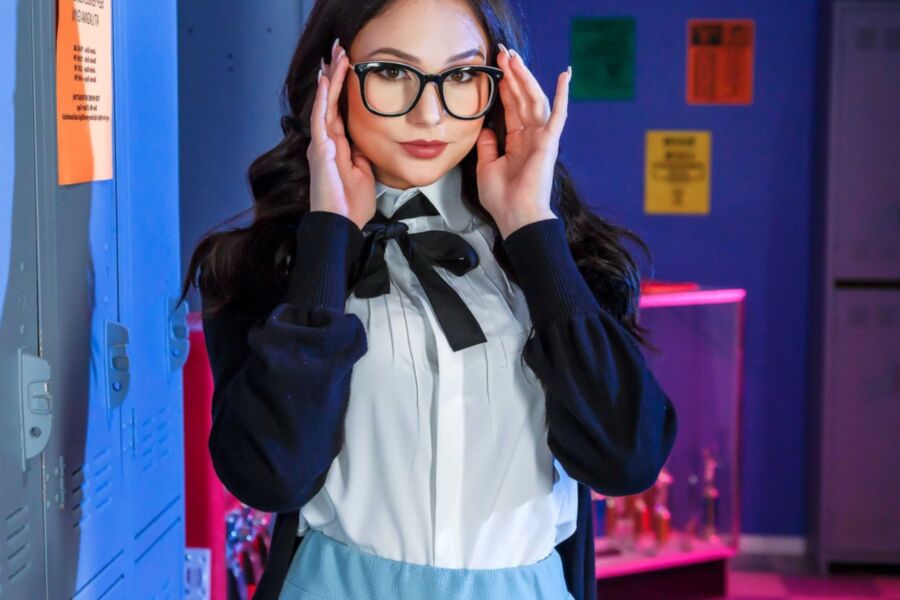 Ariana Marie - The Nerds 5 of 141 pics