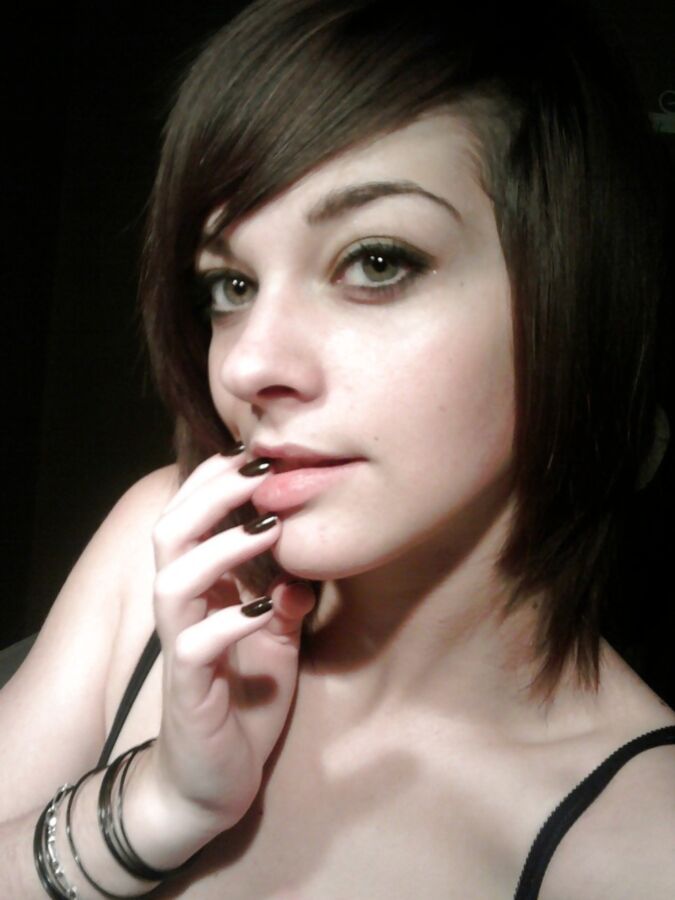 Hot Emo Teen 16 of 64 pics