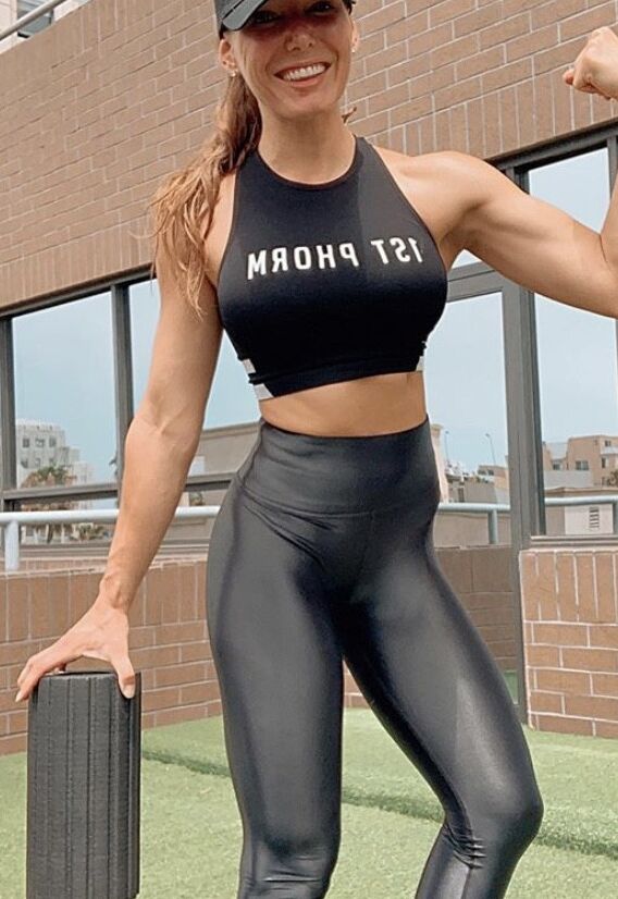 Shiny gym outfits 4 of 8 pics