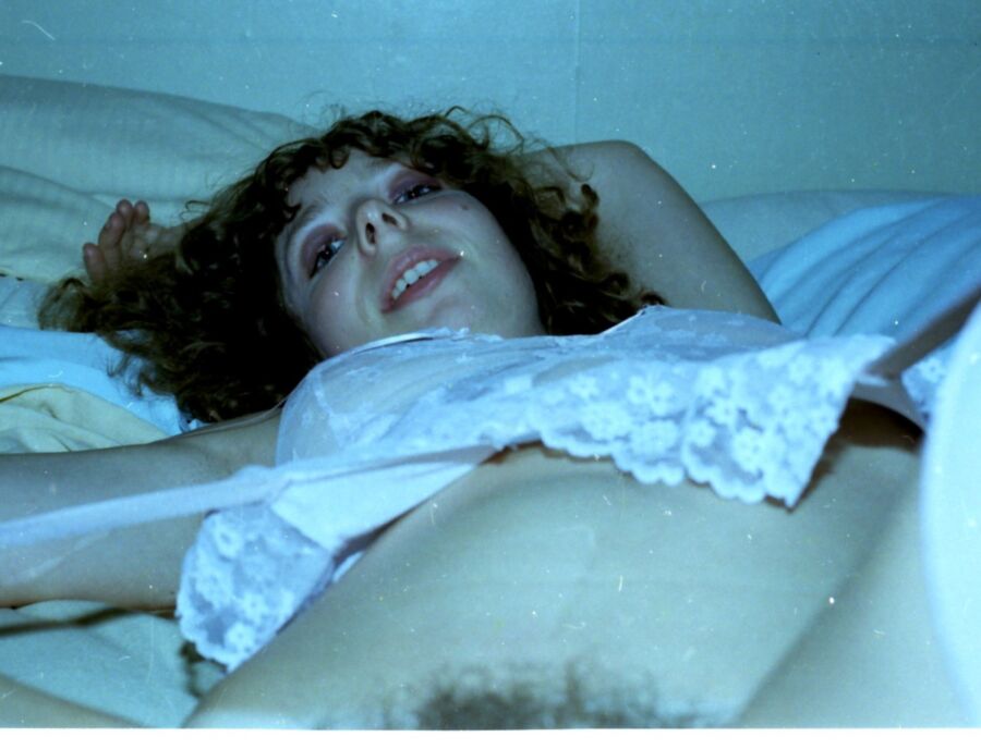 Retro Gold - Amateur - Nel - lots of curls above and below 18 of 26 pics