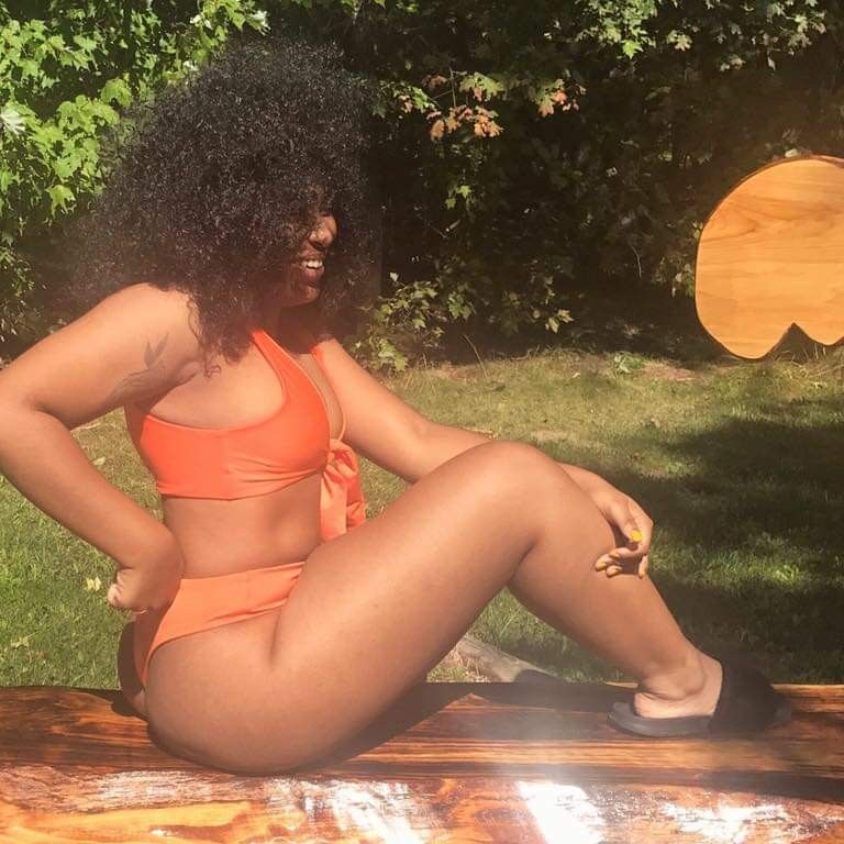 Sexy black girls with big juicy ass.  23 of 135 pics