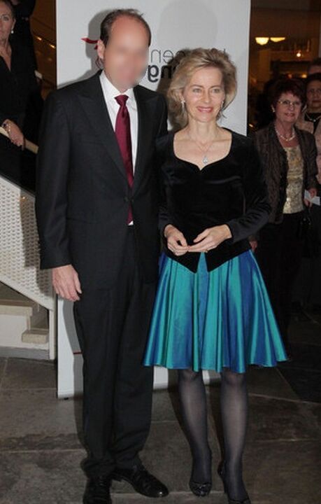 Ursula von der Leyen - Uber Political GILF in Pantyhose 2 of 5 pics