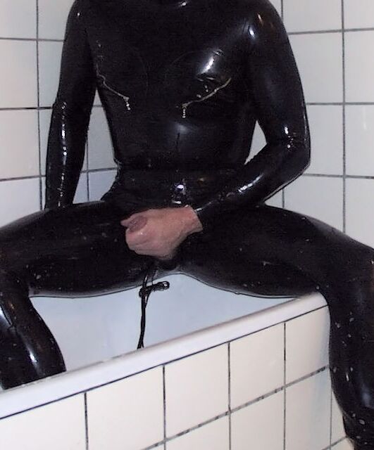 Rubberday 3 of 4 pics