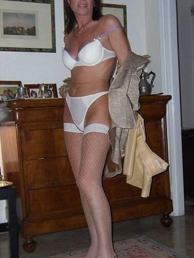 Yummy Skinny French Mature Posing 21 of 62 pics