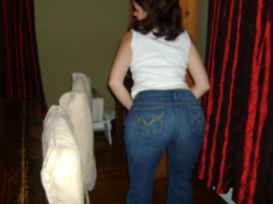 Hairy Homebodies Neighborhood - Meet Lee, Messy House Slut 3 of 44 pics