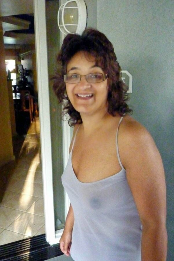 Cute milf posing 6 of 108 pics