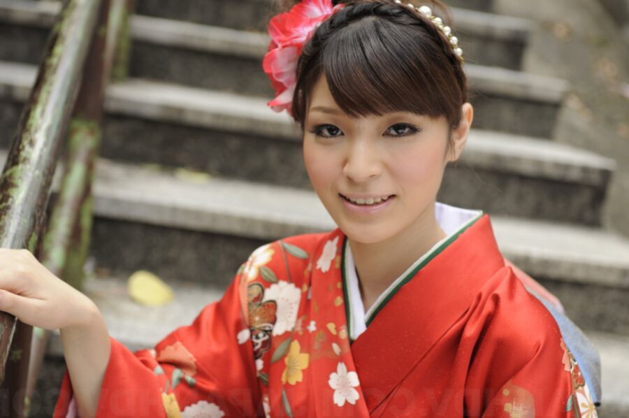 JapanHDV Yuria Tominaga - Yuria Tominaga in kimono gets things o 3 of 78 pics