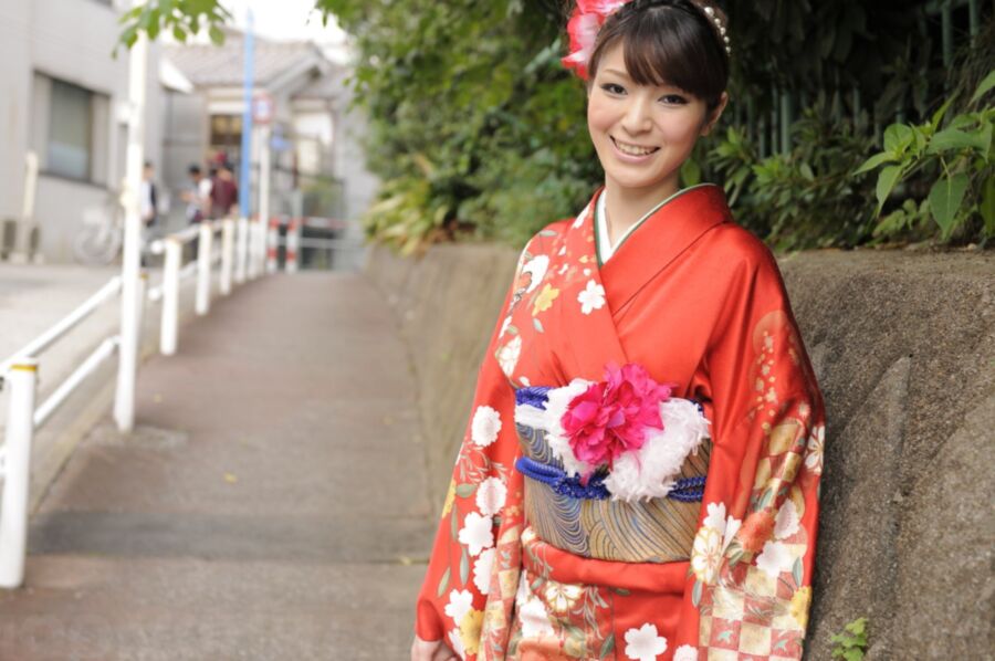 JapanHDV Yuria Tominaga - Yuria Tominaga in kimono gets things o 15 of 78 pics